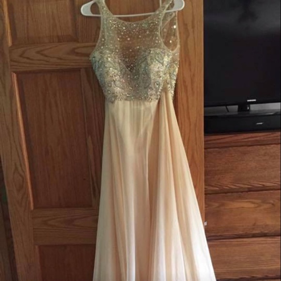 Champagne long formal dress. - Picture 1 of 1